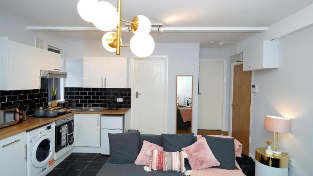 Beautiful Apartment In Sussex Gardens Лондон Екстериор снимка